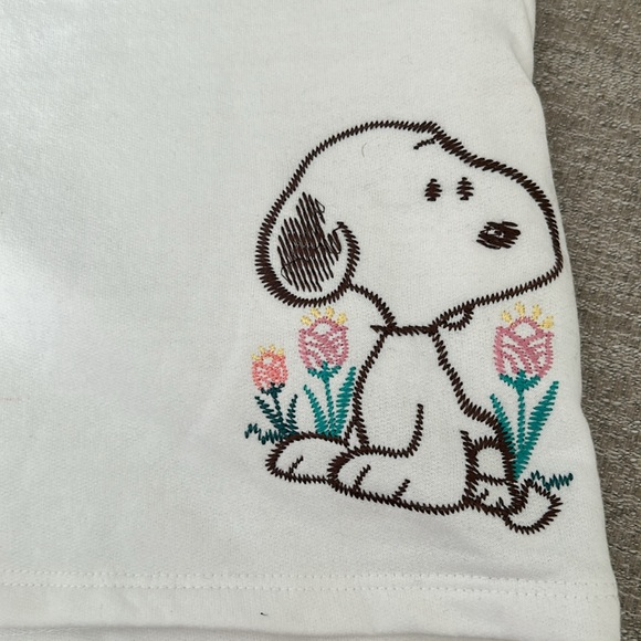 - PEANUTS Snoopy -JR white shorts with drawstring. Size XL. NWT. - Picture 2 of 8